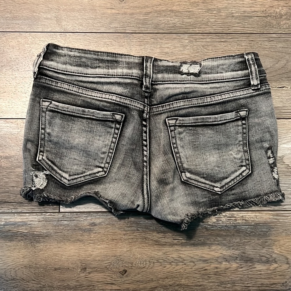 Shorts - Picture 4 of 4